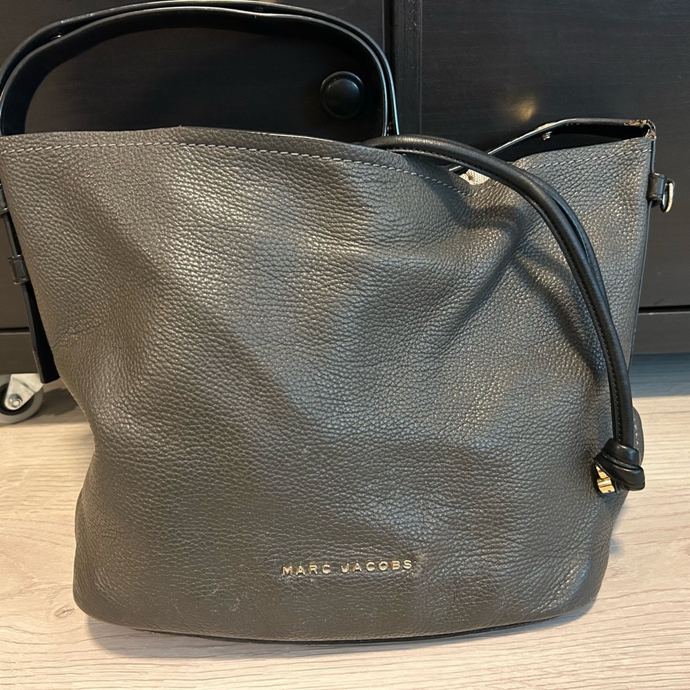 Marc Jacobs Gray Leather Shoulder Bag with Slouchy Design